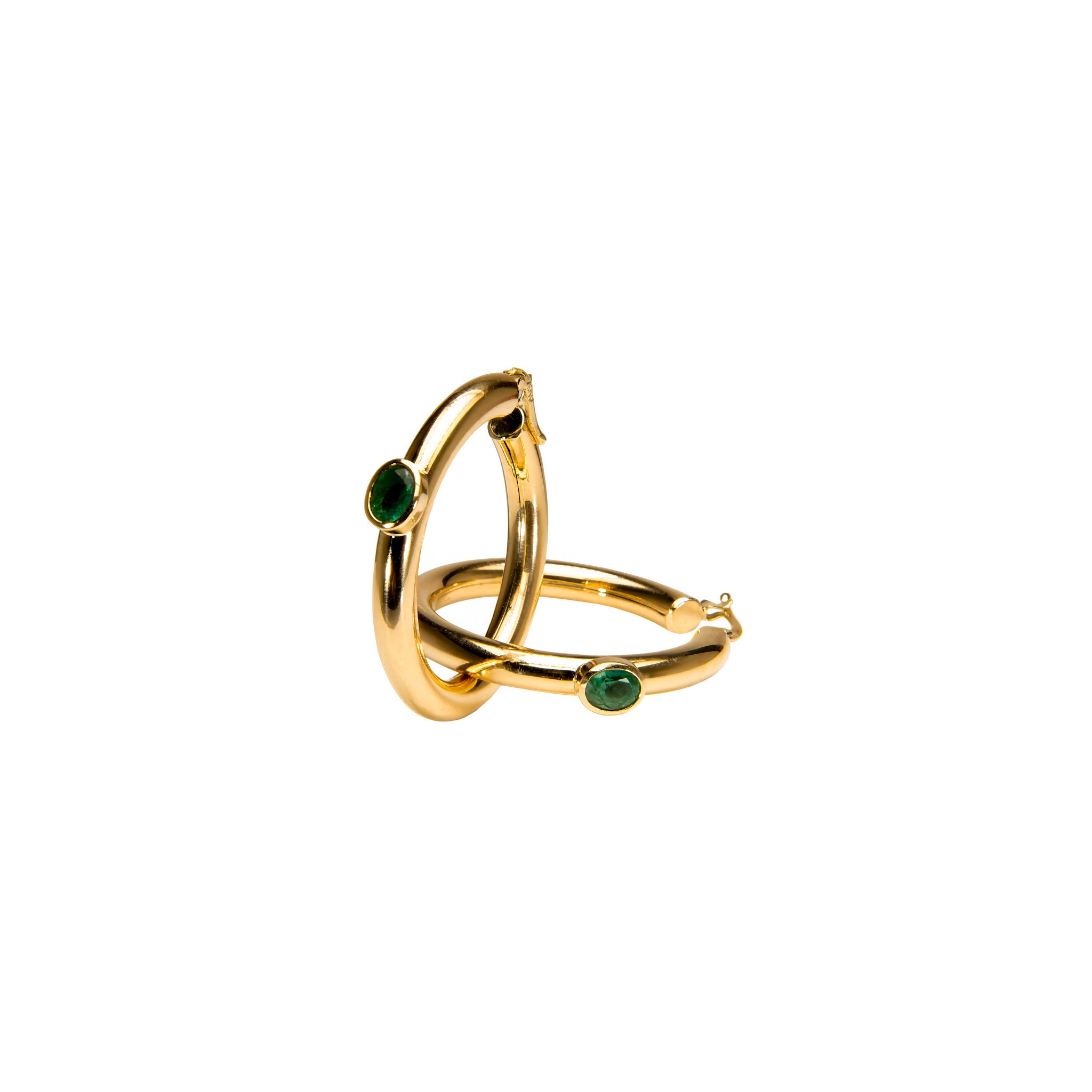 Brinco Nix argola com esmeralda e ouro 18k