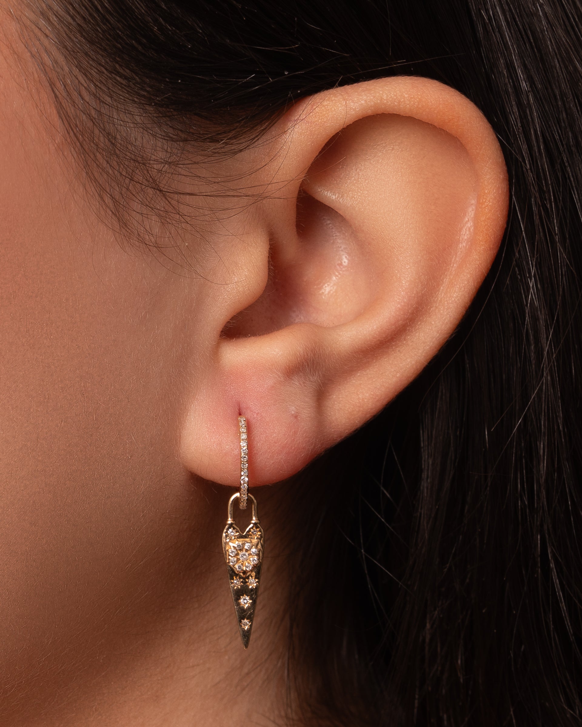 Brinco argola com pendente removível diamante e ouro 14k