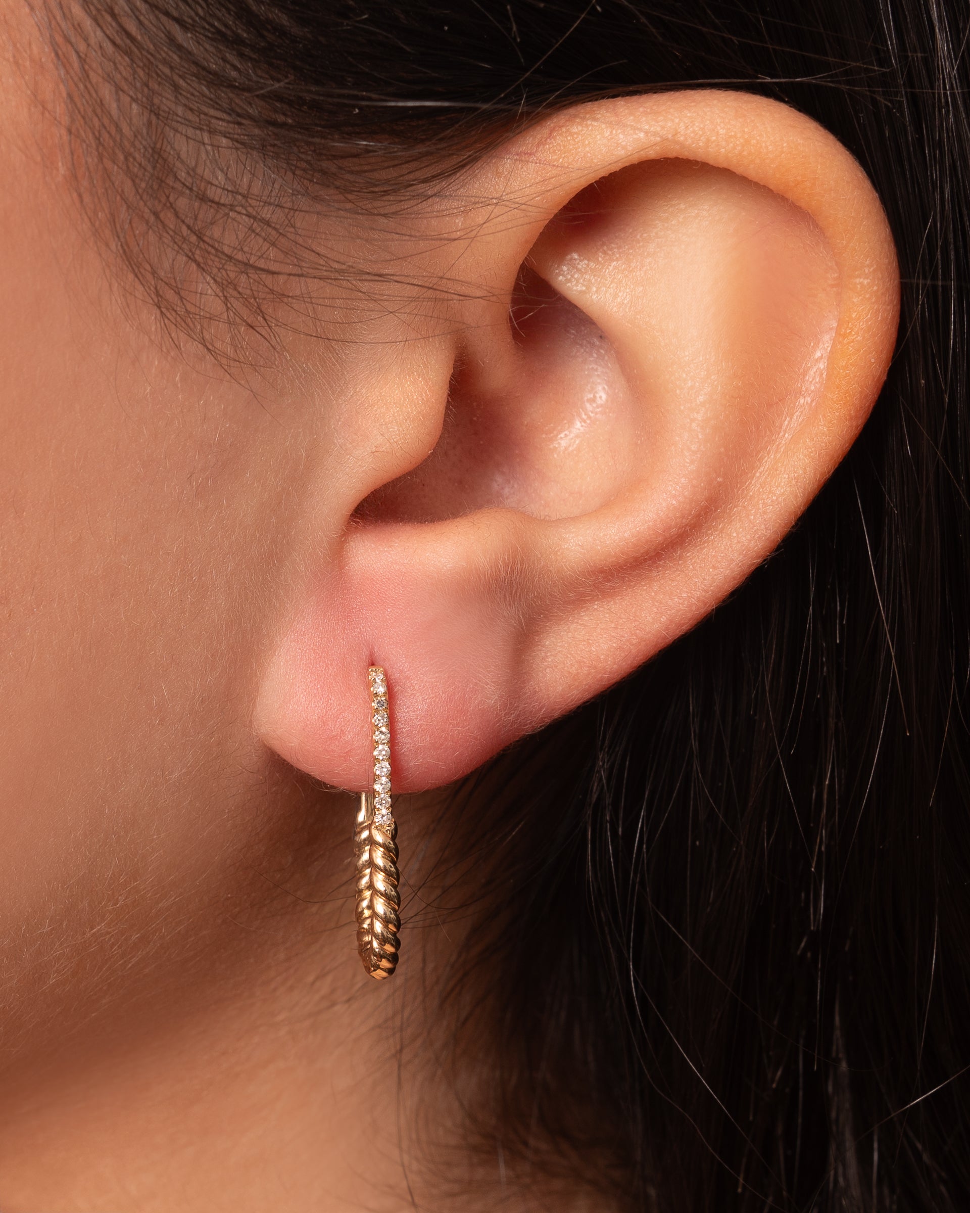 Brinco argola retangular bolinhas e diamante ouro 14k