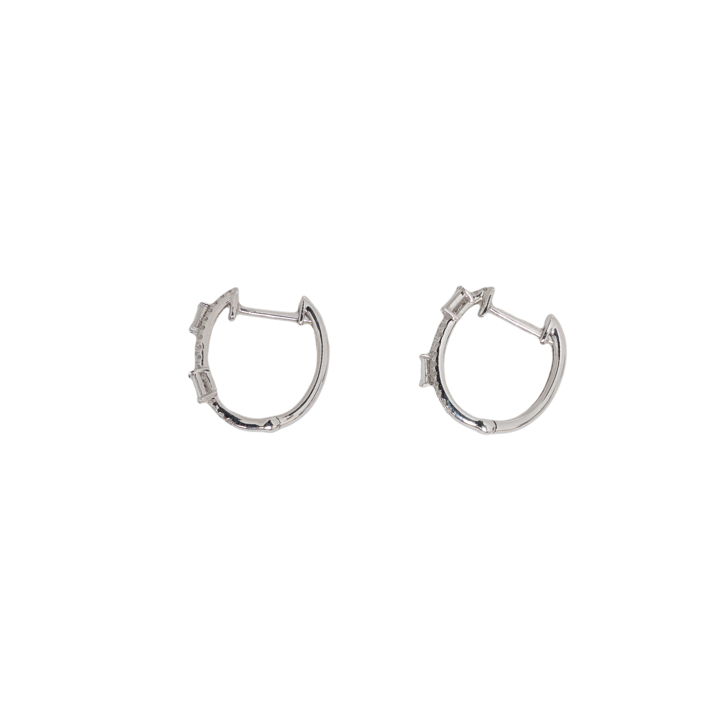 Brinco argola com baguete e diamante ouro 18k
