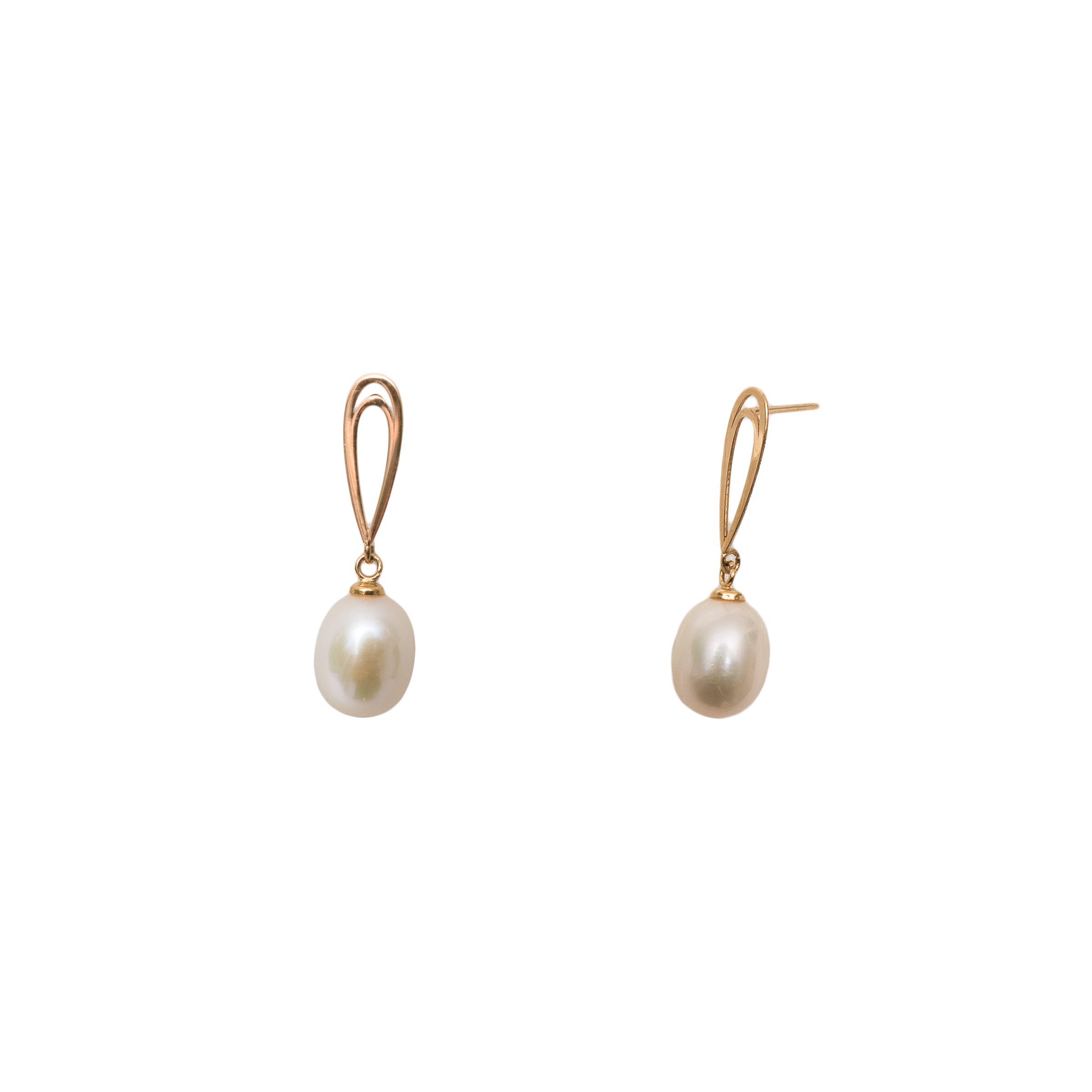 Brinco gotas vazadas ouro 18k e pérola pendurada