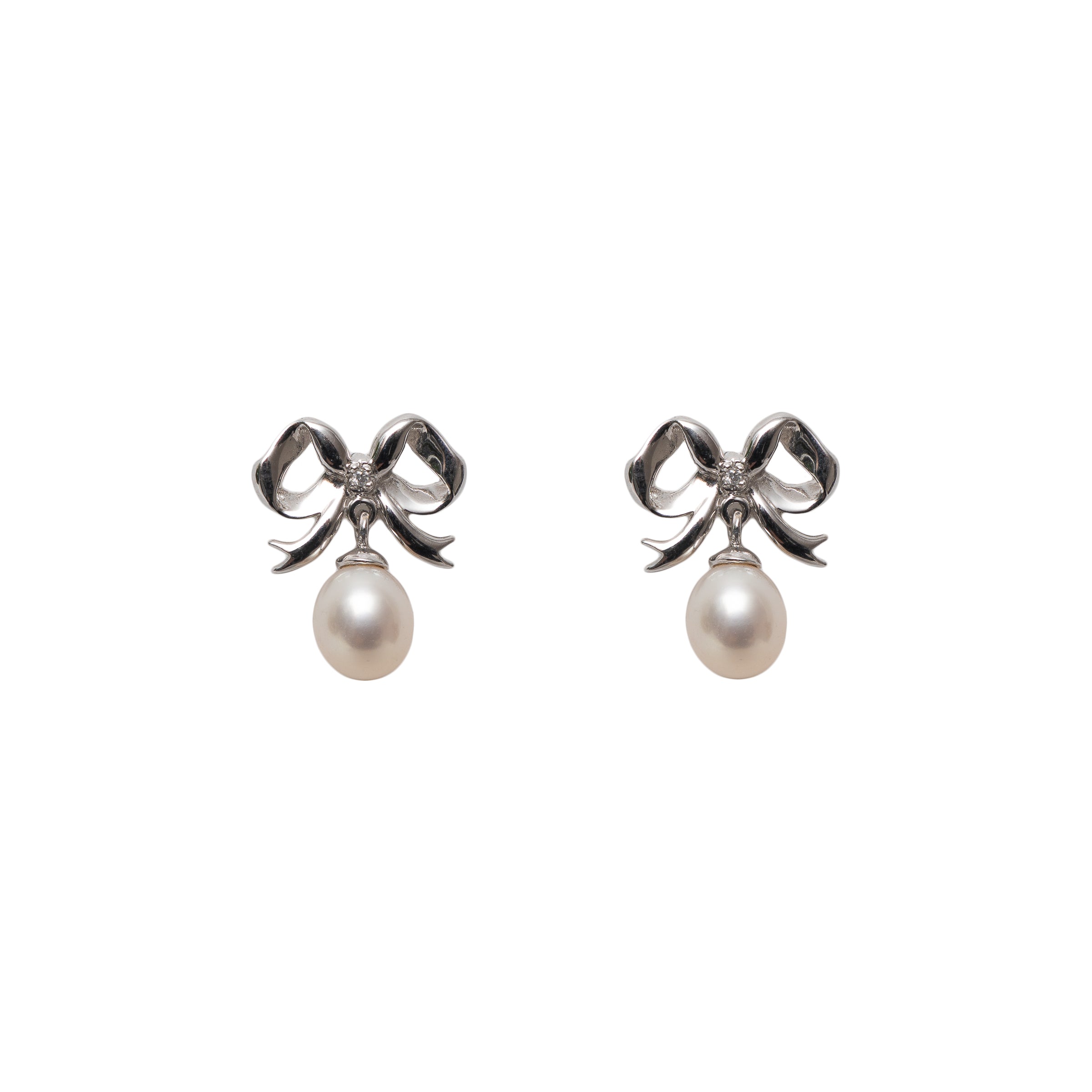 Brinco laço ouro 18k e diamante com pérola pendurada