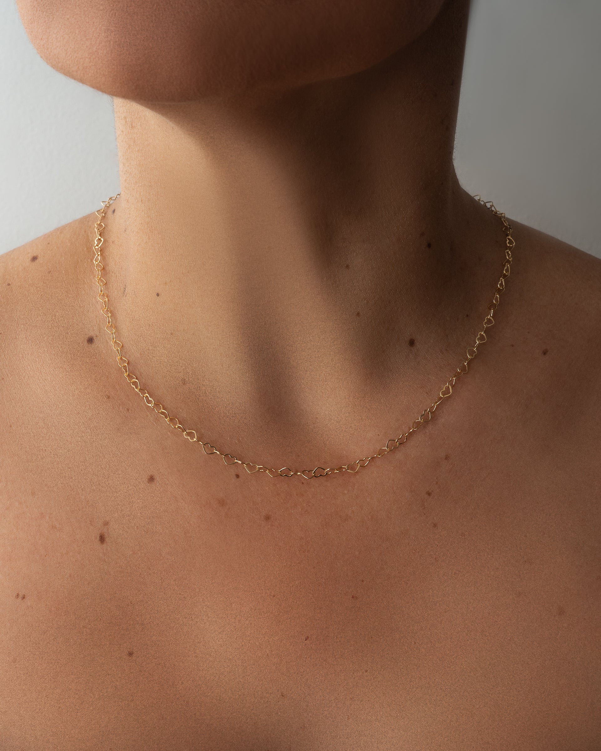 Colar Love mini corações finos ouro 18k