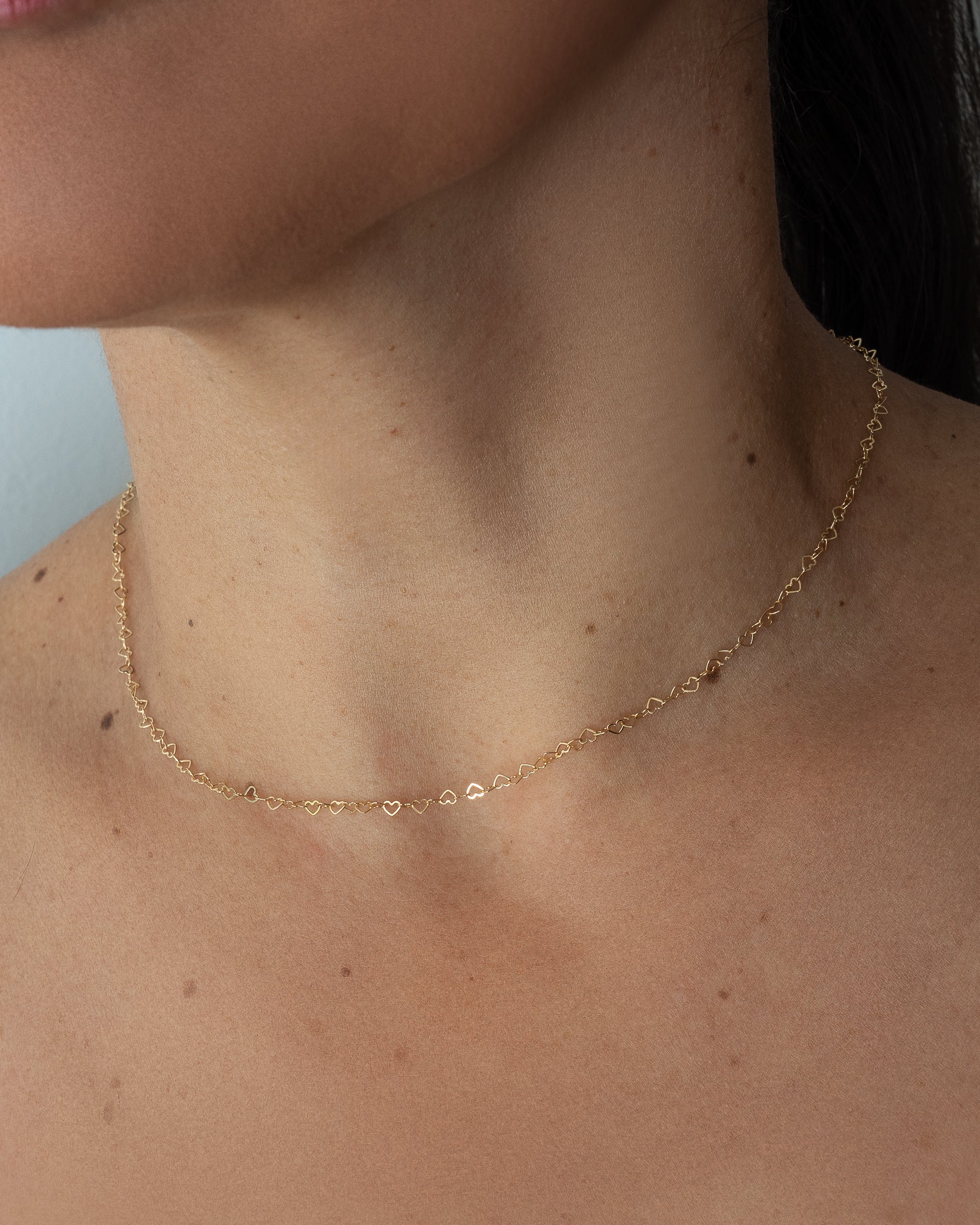 Colar Love mini corações finos ouro 18k