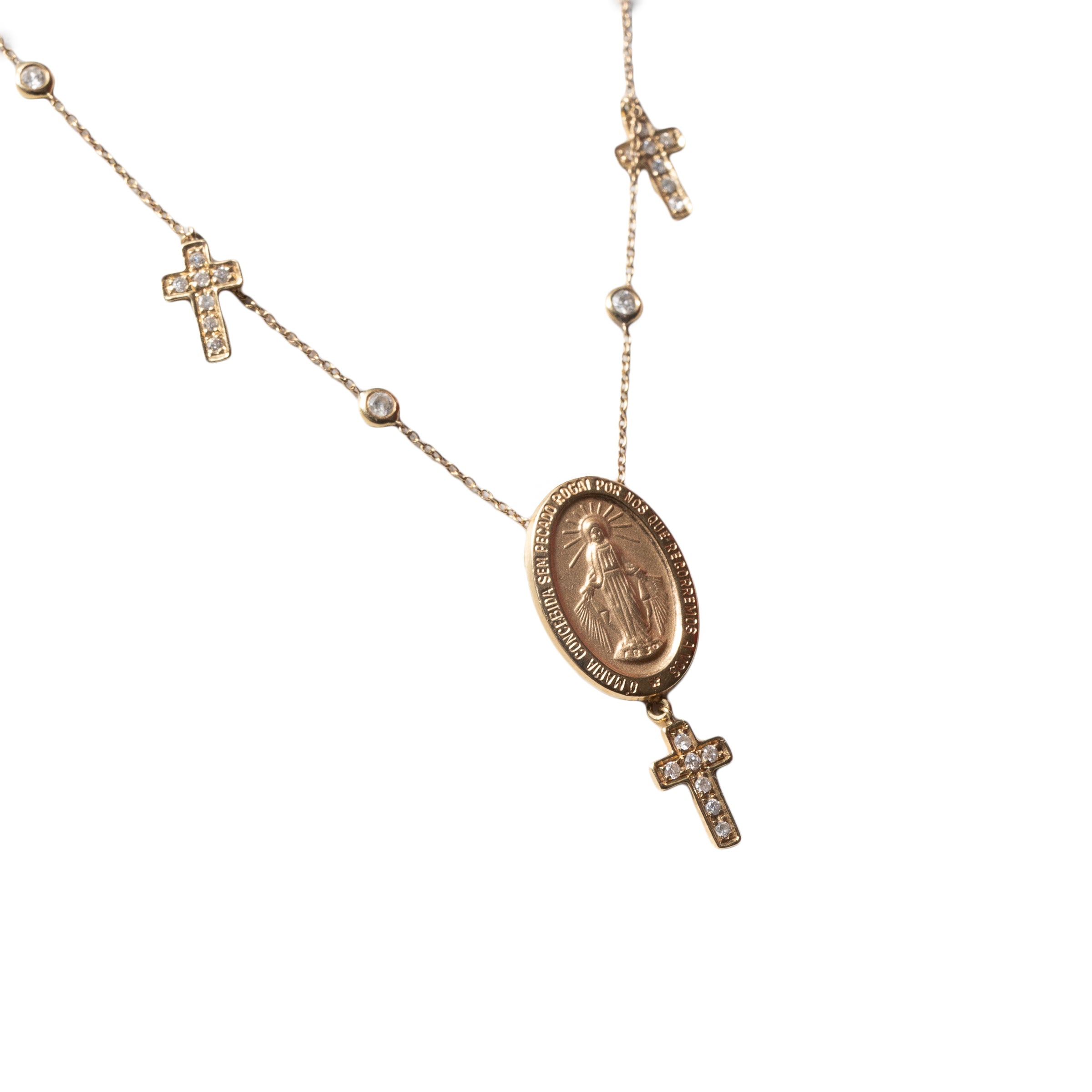 Colar ouro 18k e diamantes com medalha de Nossa Senhora das Graças, crucifixos e pontos de diamante