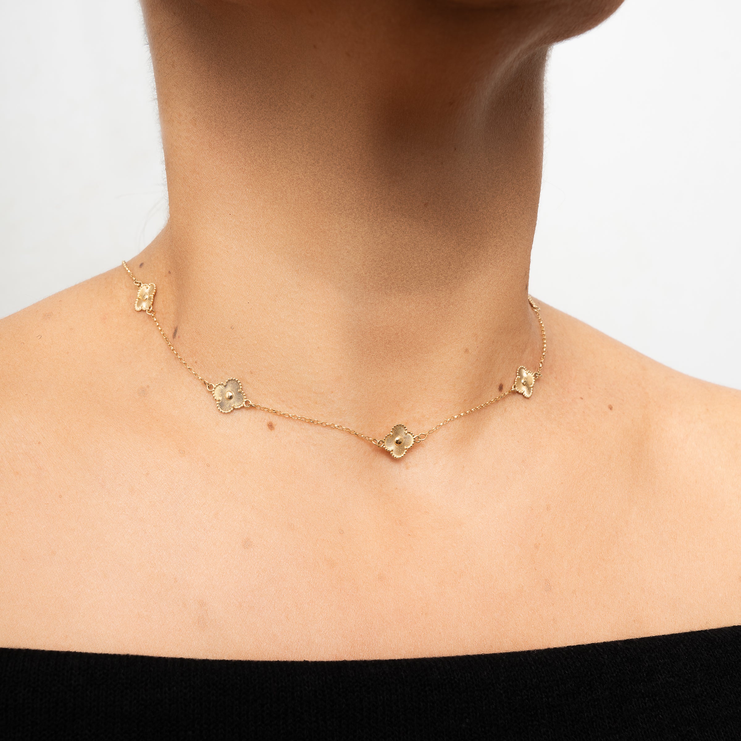 Gargantilha com 5 Flores em Ouro 18K