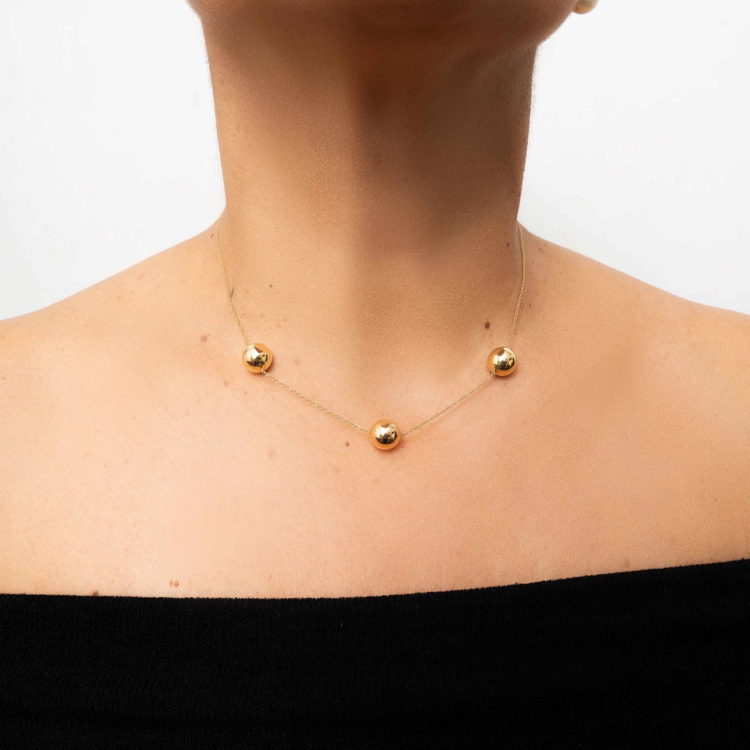 Gargantilha Elo Português com 3 Bolas Lisas em Ouro 18K