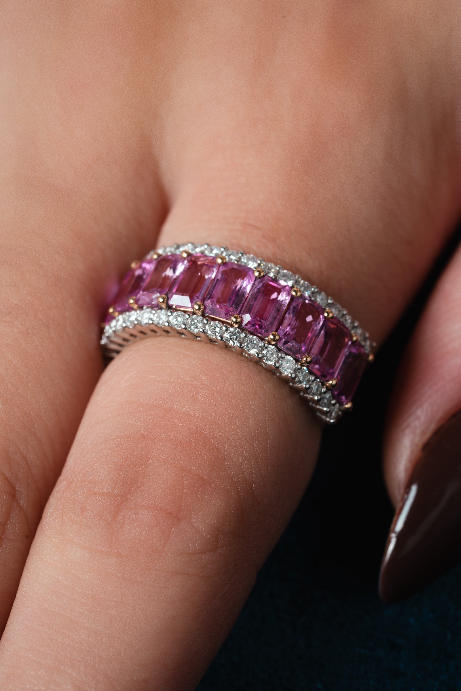 Anel Aliança Pink Safira, Diamante e Ouro 18k
