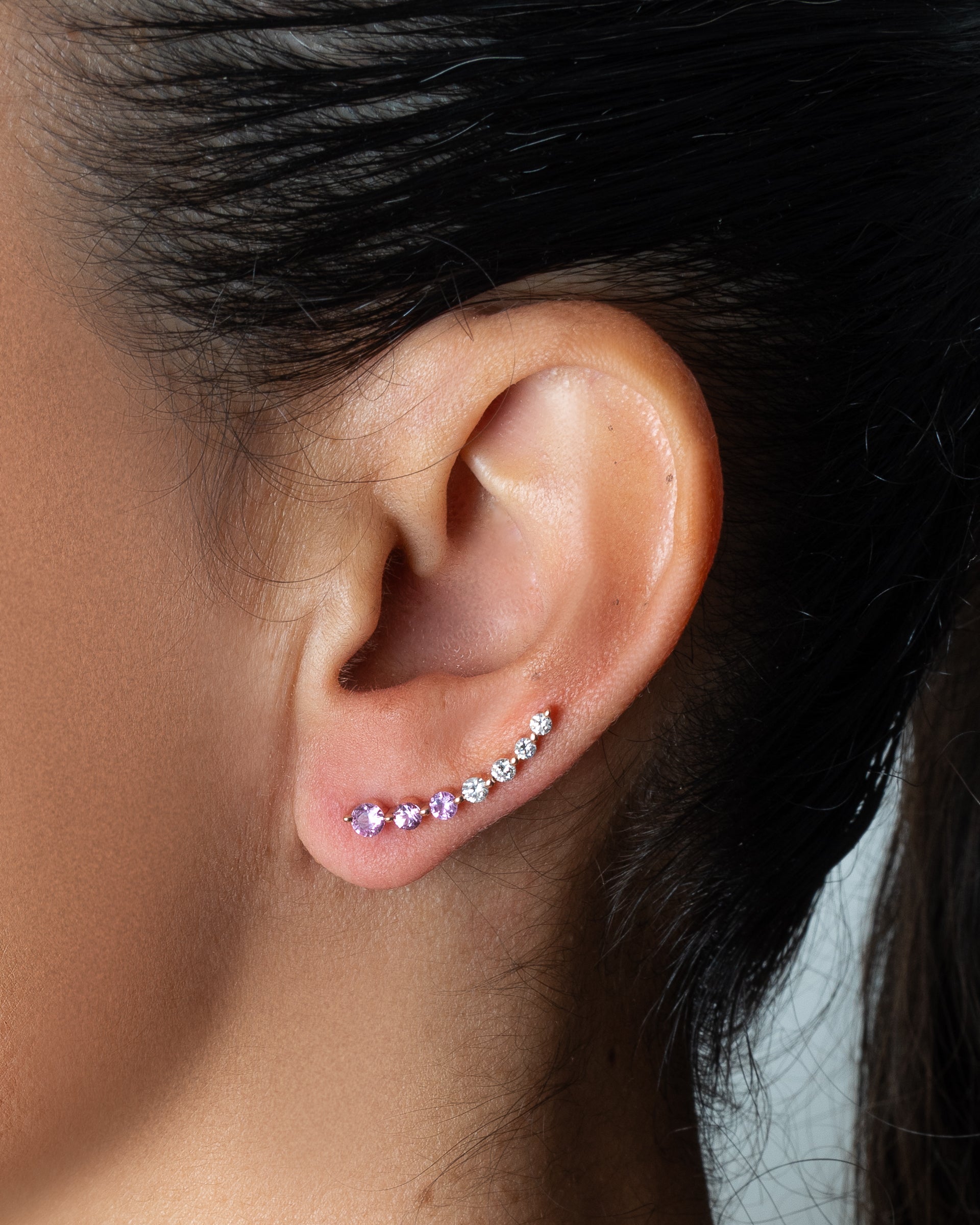 Brinco ear cuff com 6 safiras rosas e 6 diamantes, ouro rosê 18k