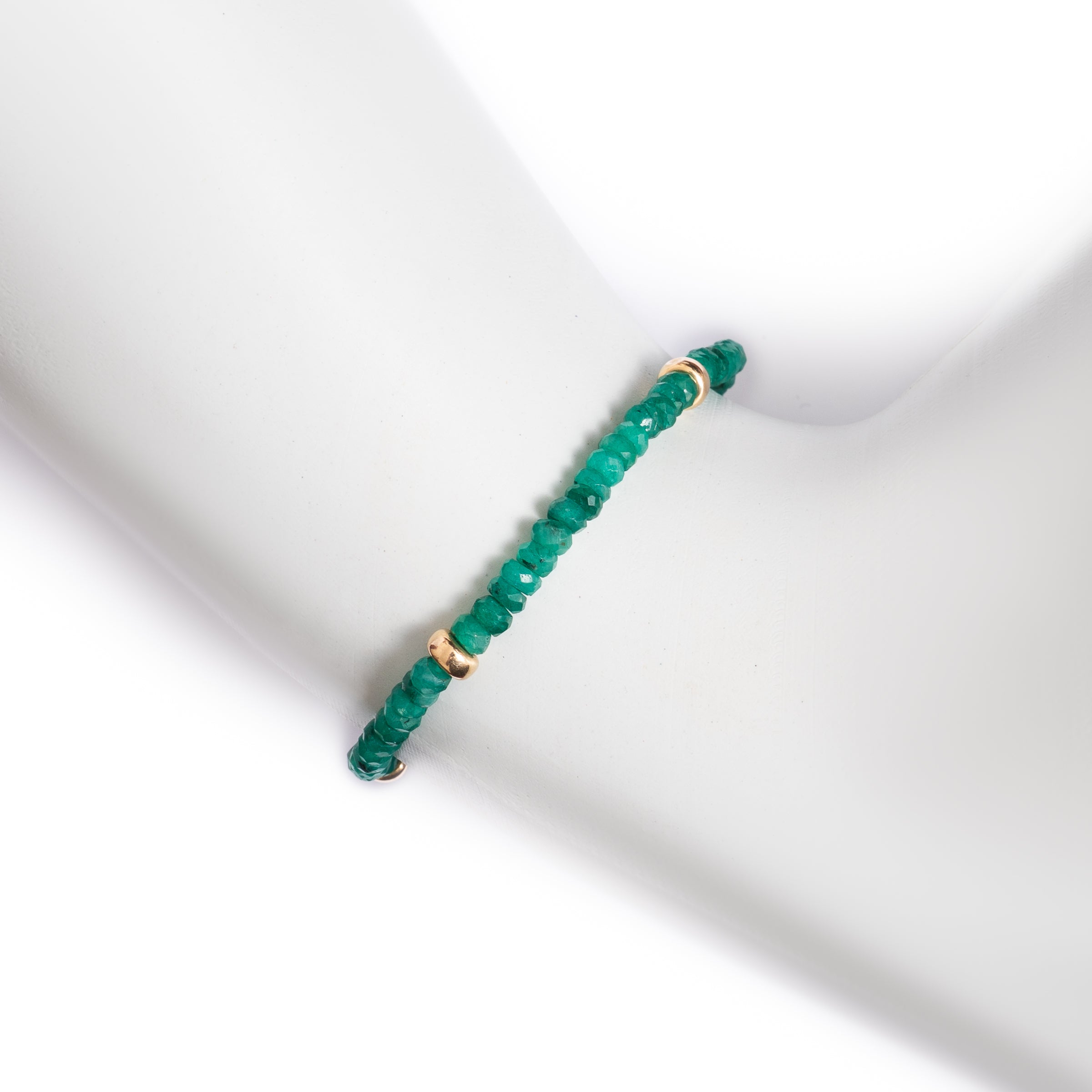 Pulseira Beads pedras esmeralda e ouro 14k
