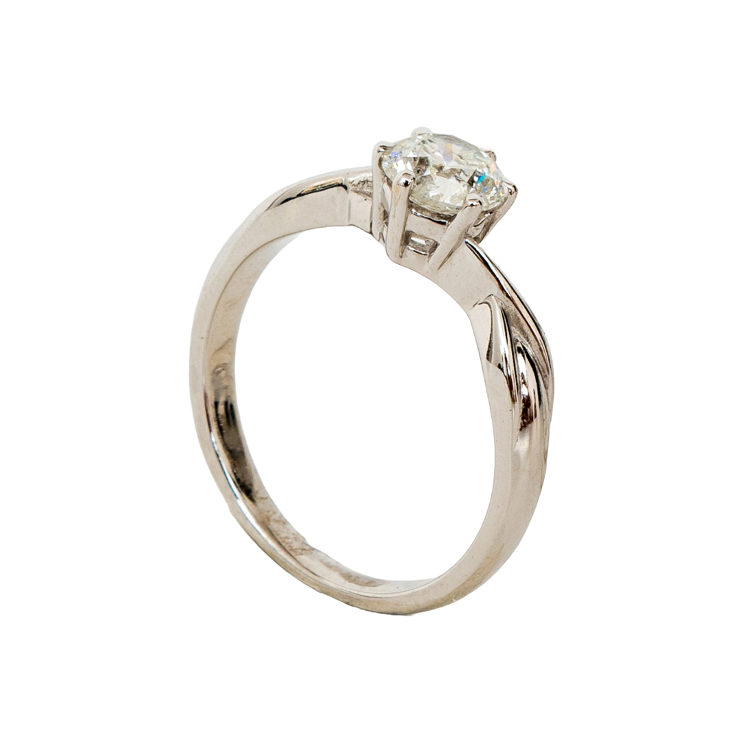 Anel solitário Unique de diamante e ouro 18k