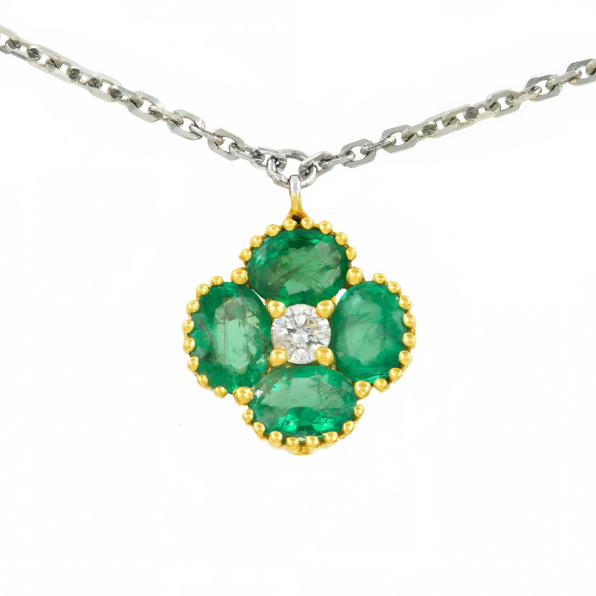 Gargantilha Fleur ouro 18k com pingente de flor de  esmerada e diamante