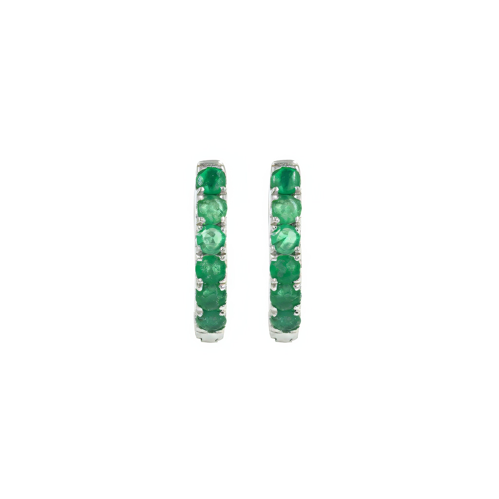 Brinco mini argola de esmeralda e ouro 18k