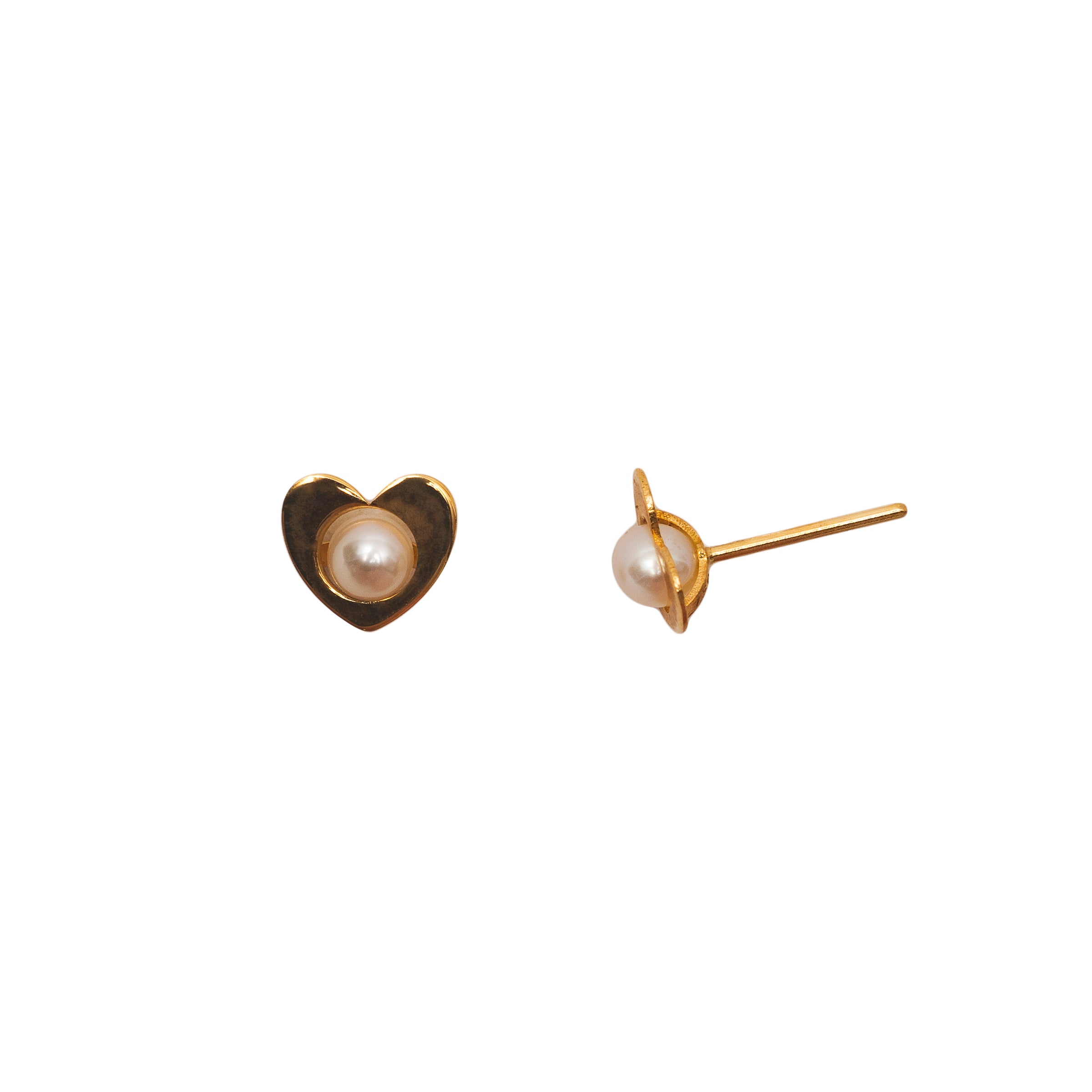 Brinco infantil coração vazado ouro 18k com pérola natural