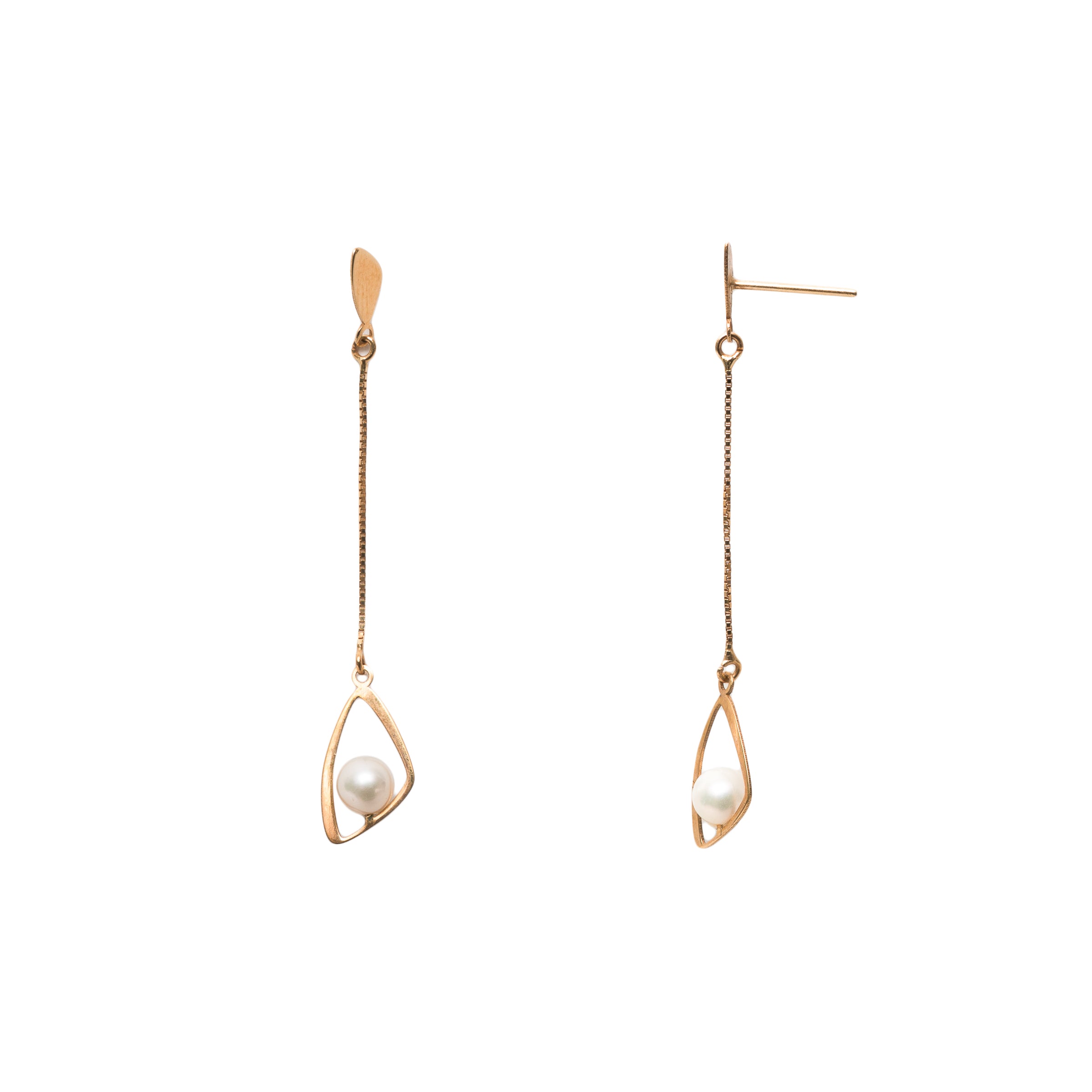 Par de brincos longos com base geométrica e pérola pendente em ouro 18k, peça de joalheria de luxo Rose Mafra.