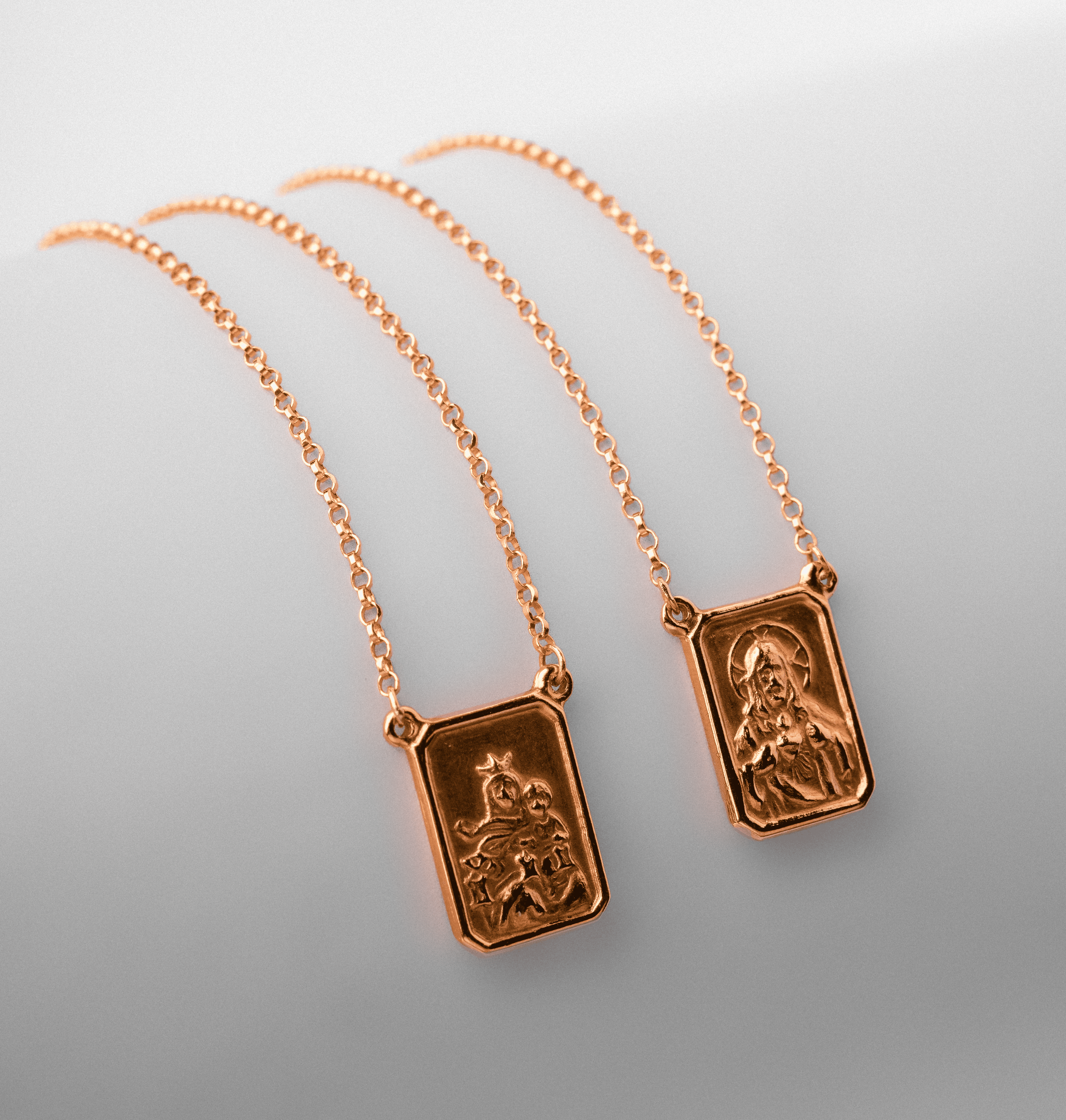 Escapulário Médio Dupla Face Sagrado Coração de Jesus e Nossa Senhora do Carmo Ouro 18k