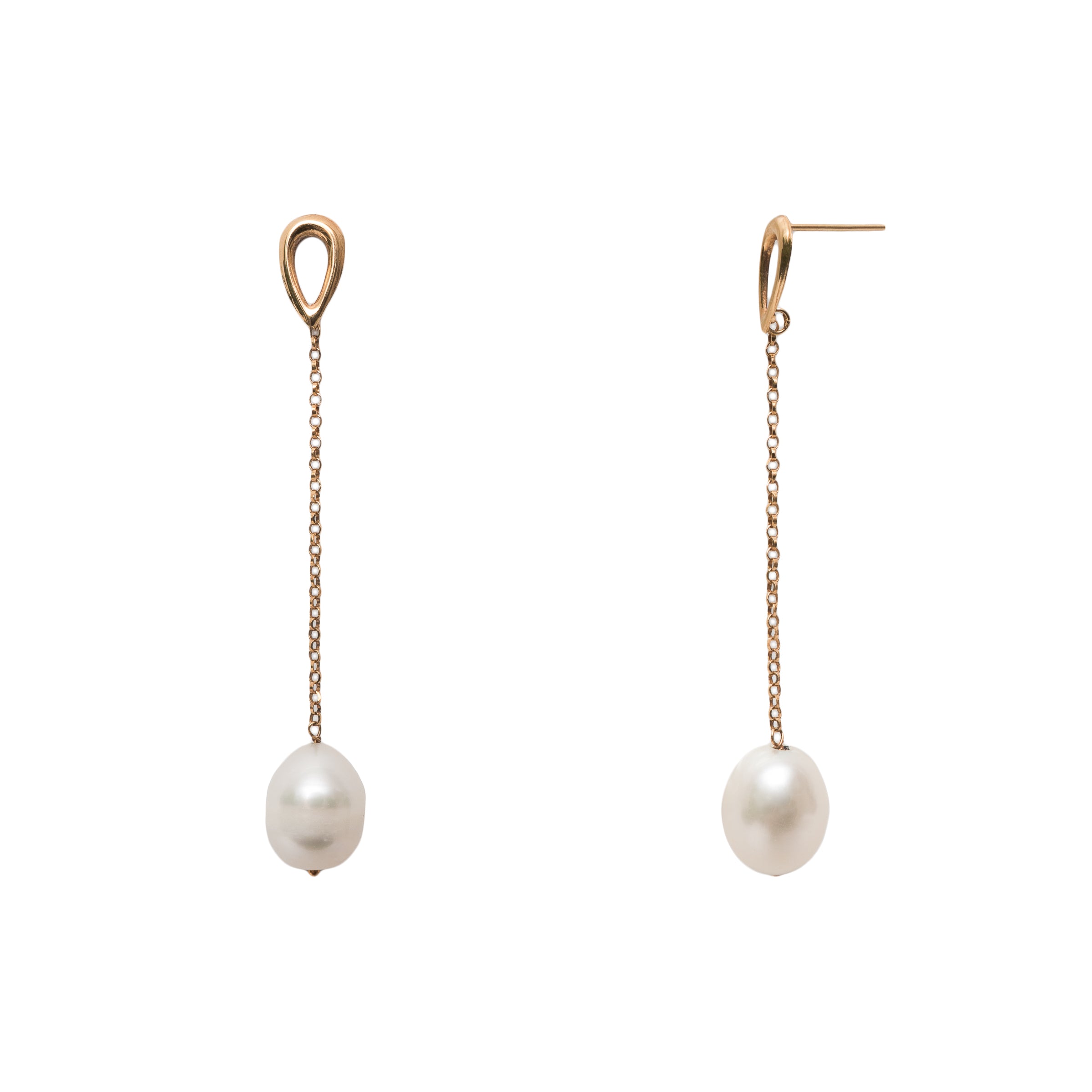 Par de brincos longos com pérolas pendentes em ouro 18k, uma peça de joalheria de luxo Rose Mafra.
