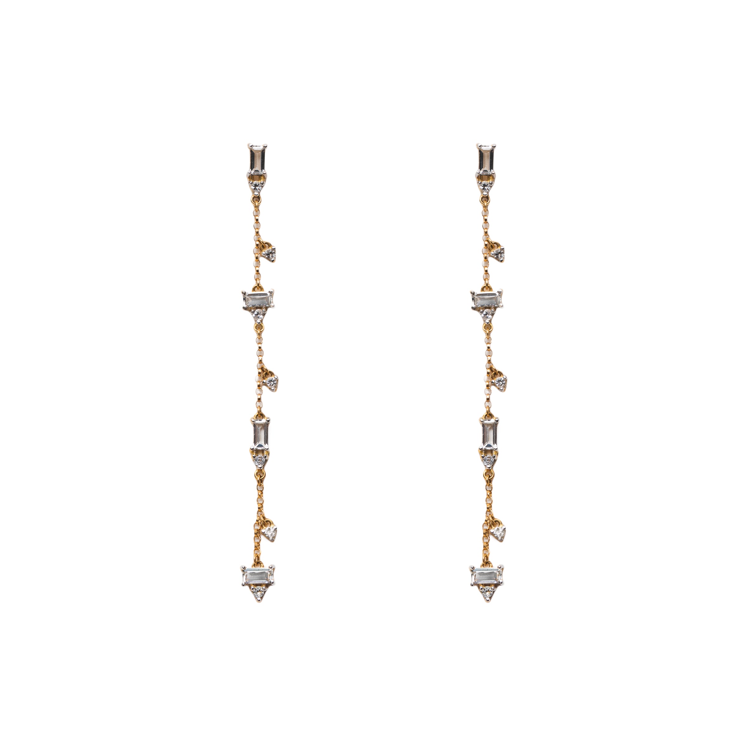 Par de brincos longos com pedras em ouro 18k, uma joia de presente sofisticado e elegância Rose Mafra.